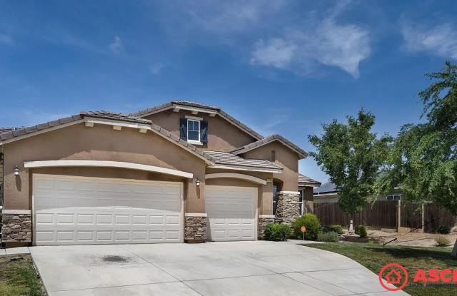 Fabulous Home Off Kern Canyon Rd and Mesa Marin Dr! photos photos