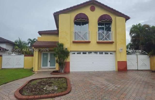 19403 NW 82nd Pl Gallery 1