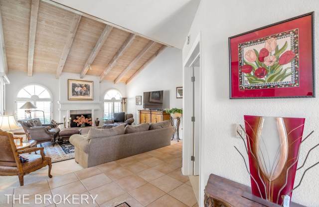 3102 E. Rose Lane Gallery 4