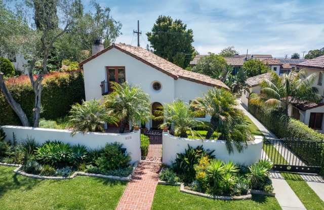 Iconic Upper East Setting with Front-Row Views of the Mission! photos photos