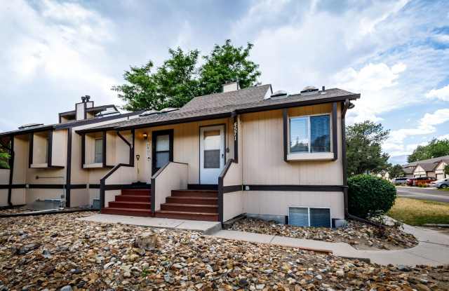 Lovely End Unit 2 Bed Condo, Centrally Located photos photos