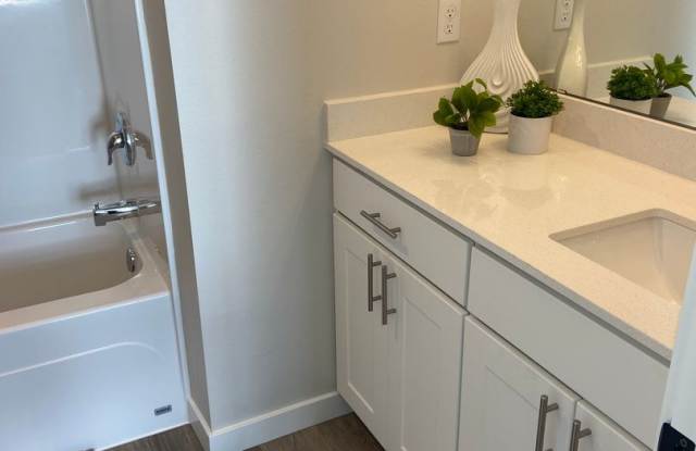 Contemporary 4 Bedroom, 3 Bath Townhome with 2-Car Garage! Gallery 4