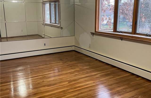 74 Colonial Avenue Gallery 2