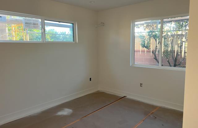 7538 1/2 Cozycroft Avenue Gallery 4