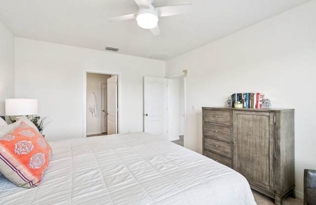 Beautiful 4-Bedroom Home with WATERFRONT view in the Summerly Community of Saint Cloud! Gallery 4