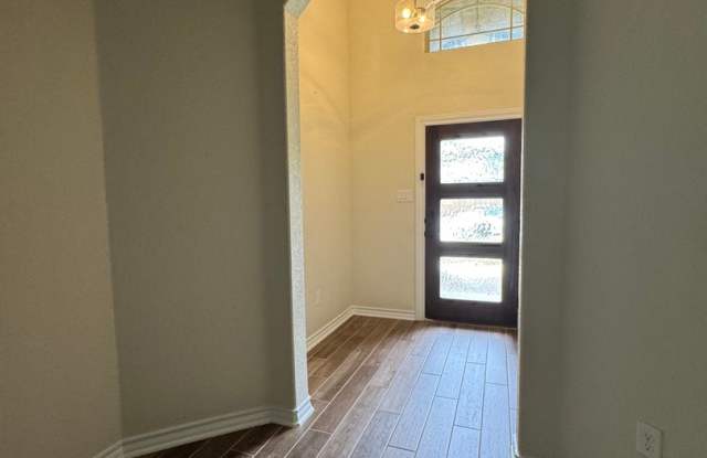 3 BR/2BA |  Single Family Home | 2-Car Garage Parking | Fenced backyard Gallery 3