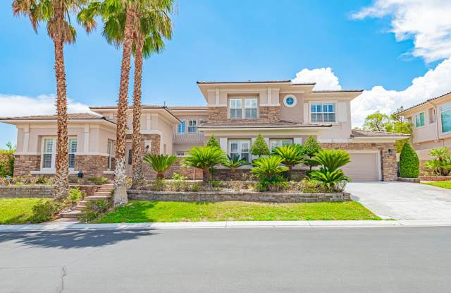 GATE COMMUNITY WITH PRIVATE POOL AND SPA Gallery 1