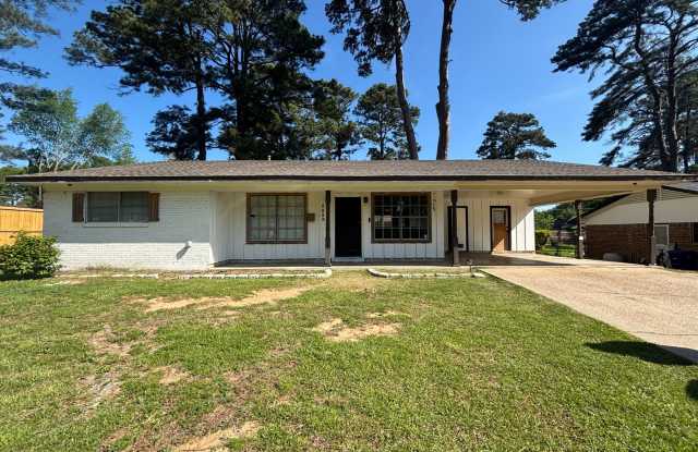 CHARMING UPDATED HOME IN MCRARY'S SOUTHERN HILLS photos photos