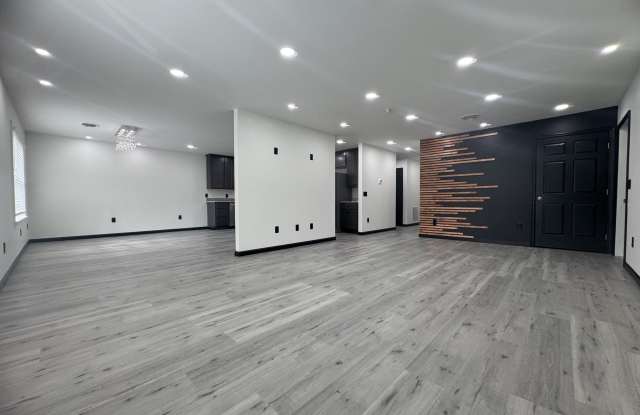 8495 Woodbury Pike Gallery 1