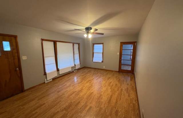 Must-See Rental! Move-in ready 4 BR / 2 BA Gallery 3