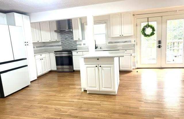 9409 STARLIT PONDS Drive Gallery 3