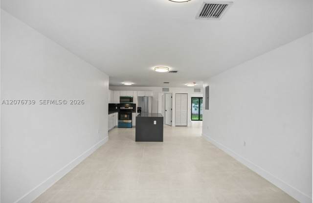 5817 NW 30th Ave Gallery 3
