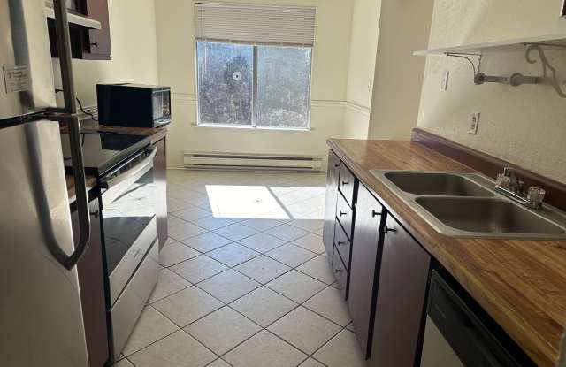 Cozy 1-Bedroom Condo in Prime Location photos photos