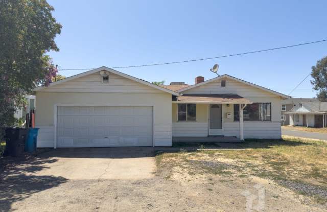 3 Bedroom Oroville Home with garage and SHOP! photos photos