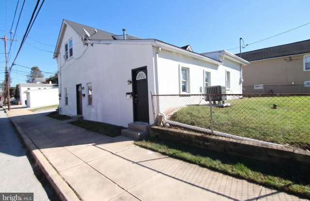 803 FORREST Street Gallery 1