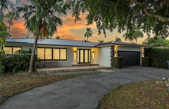 1141 N Northlake Dr photos photos