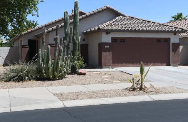 Ideal 4 Br 2 Ba 2 Car Garage Home with SOLAR Near Greenway and Loop 303 in Surprise photos photos