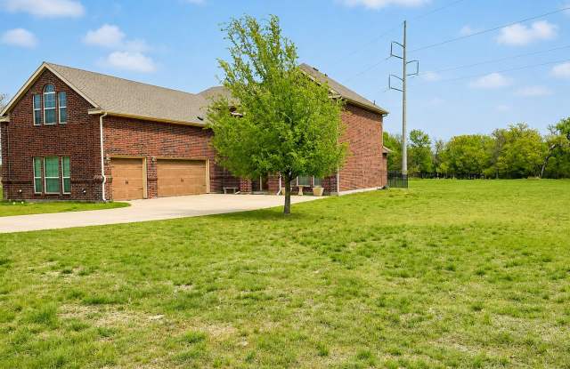 5/4/3  COMING SOON! Home with Game room in WALKING DISTANCE TO THE MARINA Gallery 3