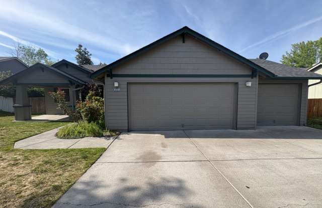 BEAUTIFUL 3 BED, 2 BATH SINGLE FAMILY HOME LOCATED IN NW REDMOND! photos photos