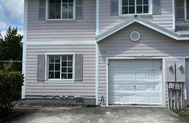 1698 SE 9th Ave photos photos