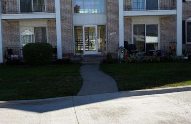 14231 Ivanhoe photos photos