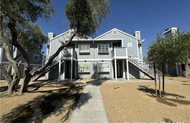 UPSTAIRS 2 BEDROOM UNIT ON THE EASTSIDE! photos photos