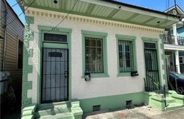2330 IBERVILLE Street photos photos