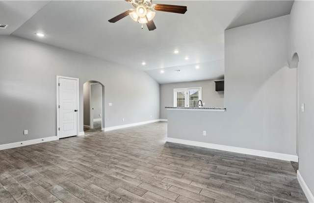 200 Post Oak Ave Gallery 4