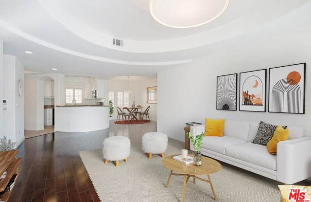 4400 Cartwright Ave - 4400 Cartwright Avenue, Los Angeles, CA 91602
