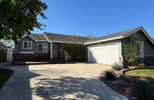 Spacious 3-Bedroom Home with Backyard  2-Car Garage in Lakewood photos photos