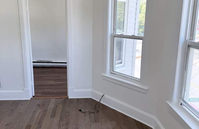 641 Walk Hill Street Gallery 3