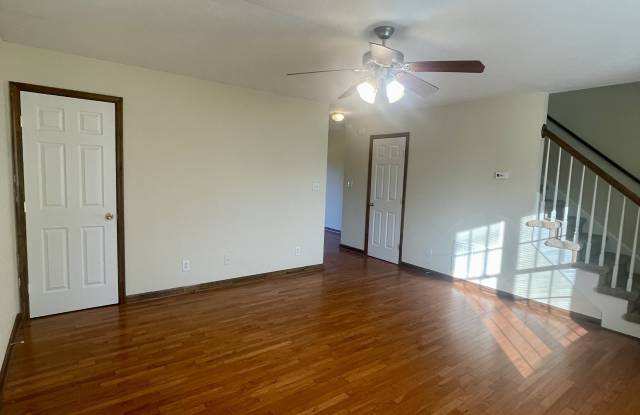 2528 Old Forest Road - A Gallery 4
