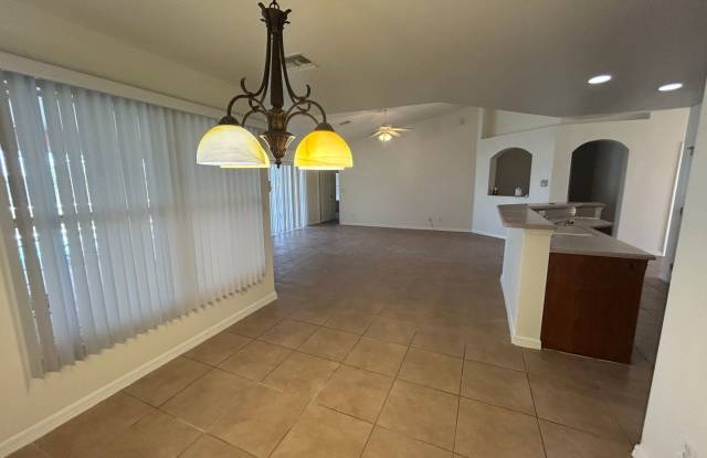 3/2  Pool home Gallery 4