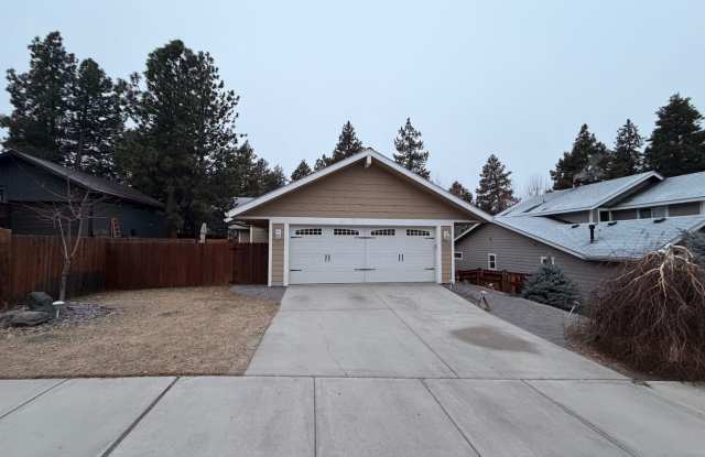 Dual Primary Suite's. 2 Bedroom / 2.5 Bathroom Single Level Home in NE Bend photos photos