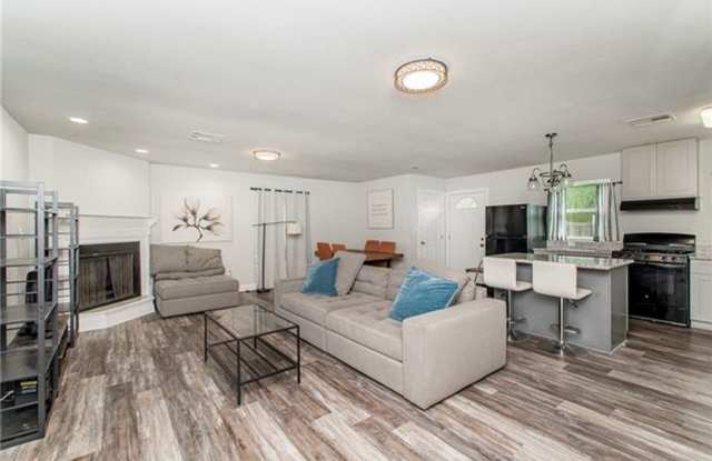 Single Family Home in Violet Ready For Occupancy Gallery 4