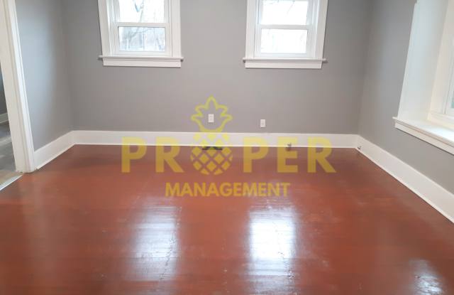 Beautiful 2 bedroom 1 bathroom house with 2 car garage Gallery 4
