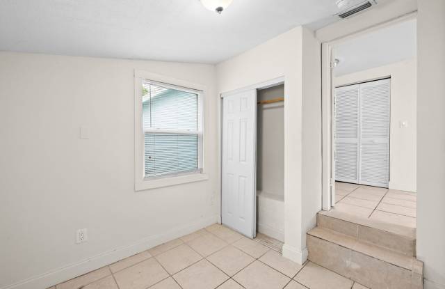 3 bedroom 1 Bathroom Single Family House - MOVE IN SPECIAL Gallery 1