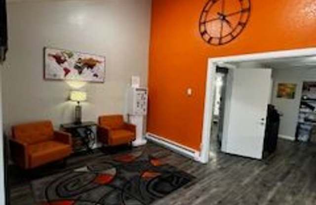 Beautiful One Bedroom Remodeled  Available Gallery 2