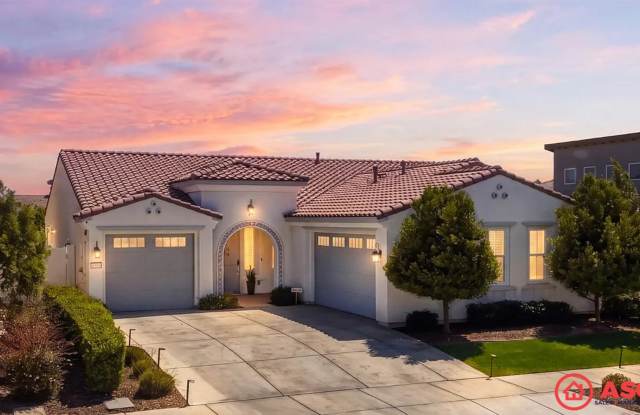 Spacious 4-Bedroom Home with Solar, In-Unit Laundry & Full Appliance Package! photos photos