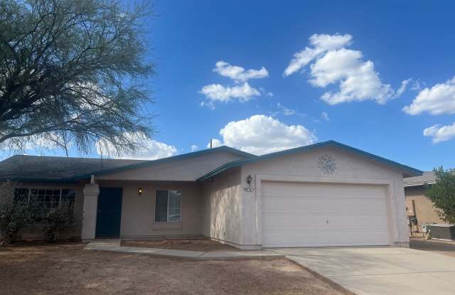 NICE 3 BEDROOM IN RITA RANCH WITH GREAT FLOOR PLAN photos photos
