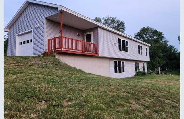 Beautiful 4 Bed 2 Bath in Lisbon - 72 Frost Hill Avenue, Lisbon Falls, ME 04252