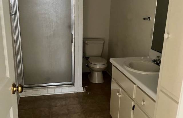 2415 Stonewood Drive Gallery 2