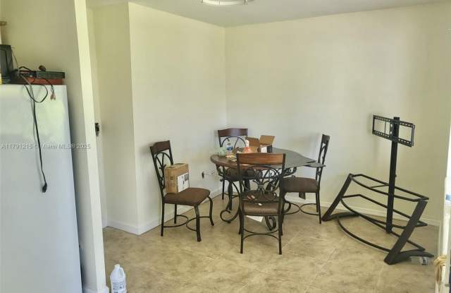 1649 Moffett St photos photos