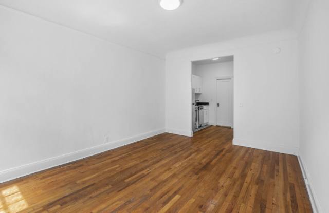 41 Greenwich Ave Gallery 2