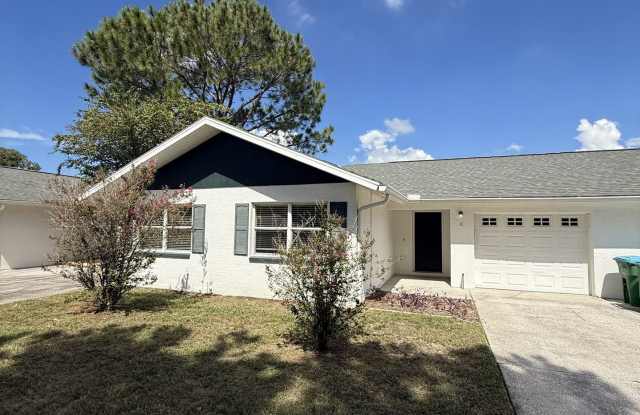 Unit C: 2BR 1BA with Private Attached Garage, 1,032 SF, Clearwater Gallery 1