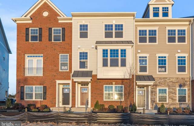 831 SAWBACK Square NE photos photos