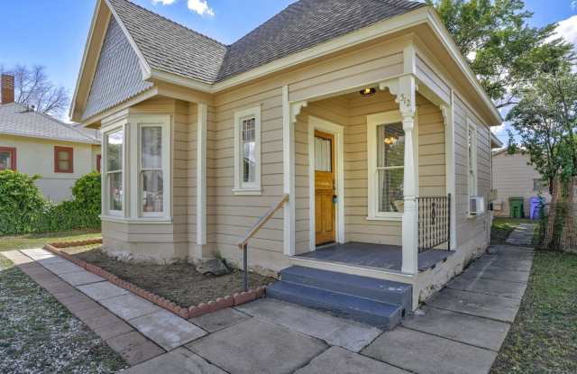 Live on Historic North Pleasant Street - 1 bed 1.5 bath home Gallery 4