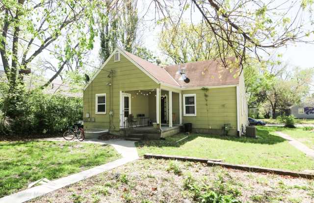 Fantastic 5 bedroom remodel! Completely repainted, premium lighting, pet-friendly! - 920 Bertrand Street, Manhattan, KS 66502