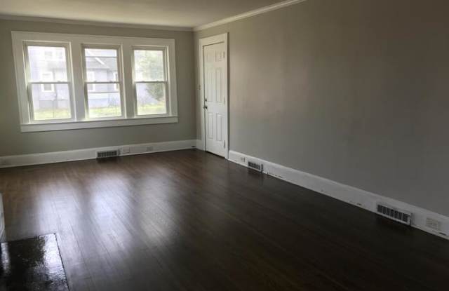 308 West Statesville Avenue Gallery 4