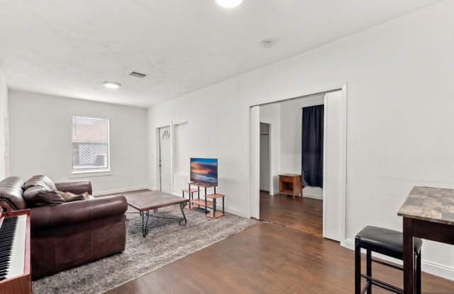 Home in a Convenient West Palm Beach Location! Gallery 3